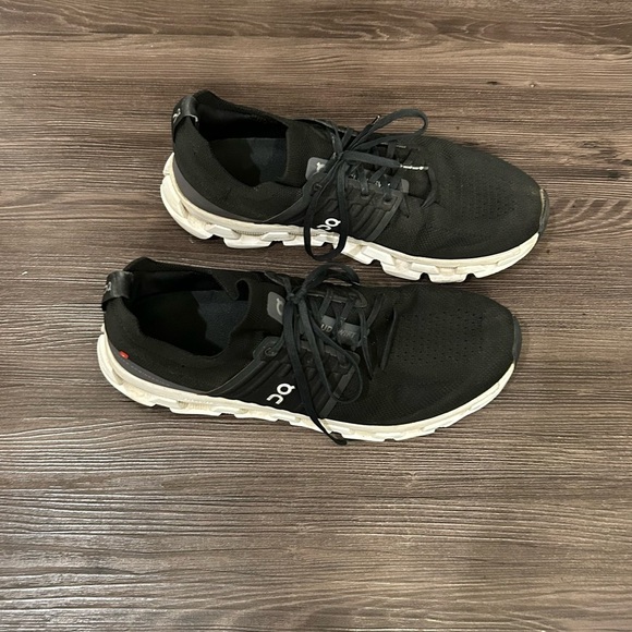 On Running Men\'s Black and White Athletic Shoes main image 4
